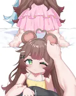 artist:jahe_png fan_commission from_behind headpat // 3263x4096 // 712KB